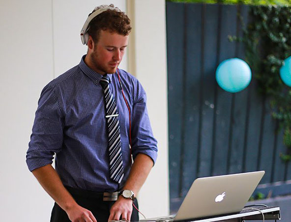 Melbourne Wedding DJ - Andrew