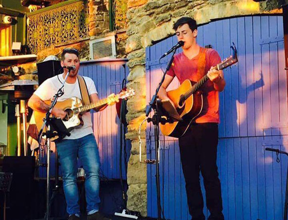 Acoustic Duo Perth - Jesse and Taylor - Musicians Entertainers
