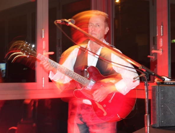 Peter Soloist Singer Acoustic Guitar Player Brisbane