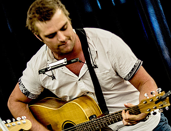 Will Acoustic Soloist Singer Brisbane - Musicians Entertainers